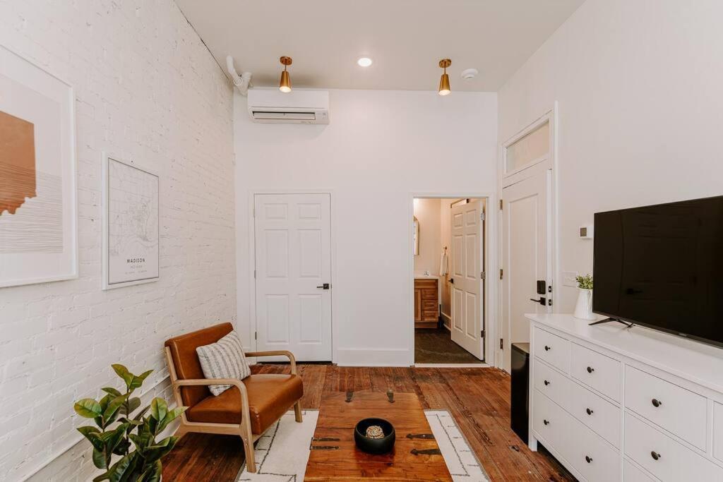 East Main Lofts - Farmhouse 204 Мэдисон Экстерьер фото