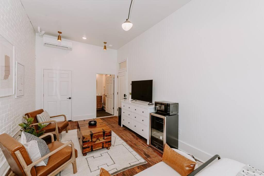 East Main Lofts - Farmhouse 204 Мэдисон Экстерьер фото