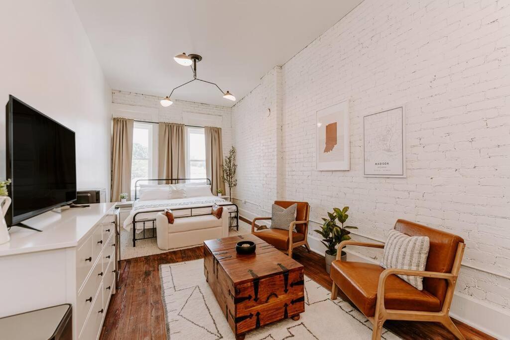 East Main Lofts - Farmhouse 204 Мэдисон Экстерьер фото